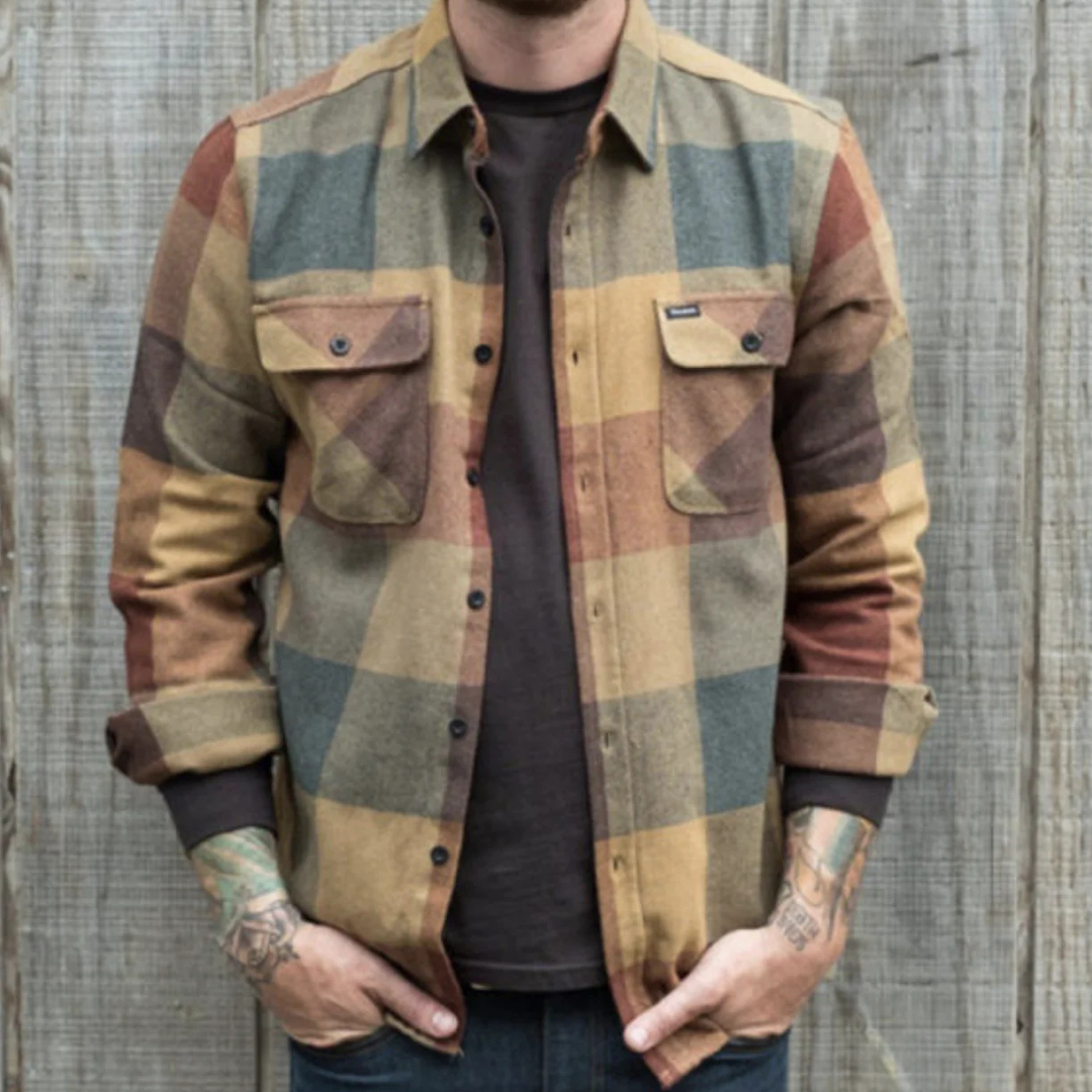 Men's checkered summer shirt with breathable, lightweight fabric and a relaxed fit for warm-weather comfort.