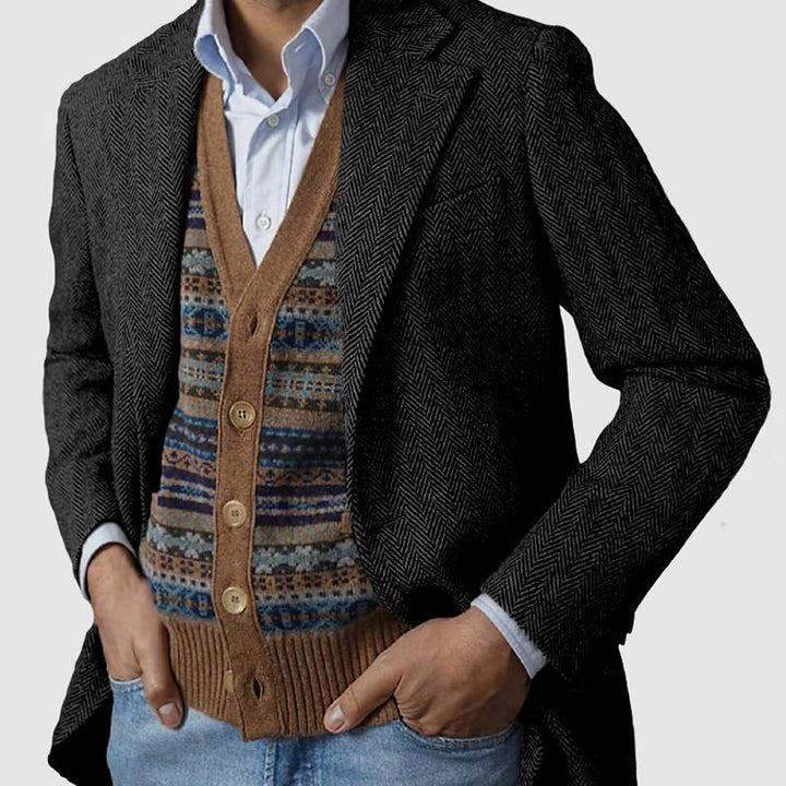 Classic elegant blazer for men with tailored slim fit and breathable fabric, ideal for autumn days.