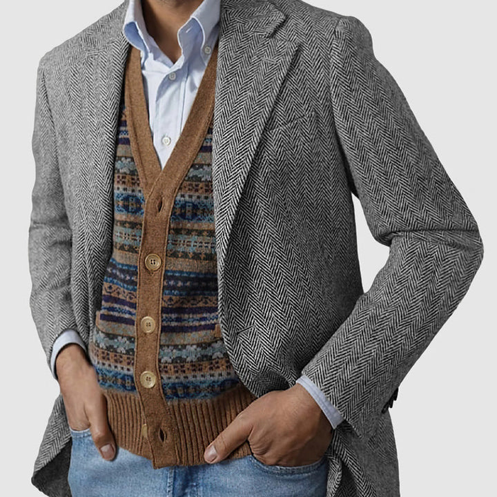 Classic elegant blazer for men with tailored slim fit and breathable fabric, ideal for autumn days.
