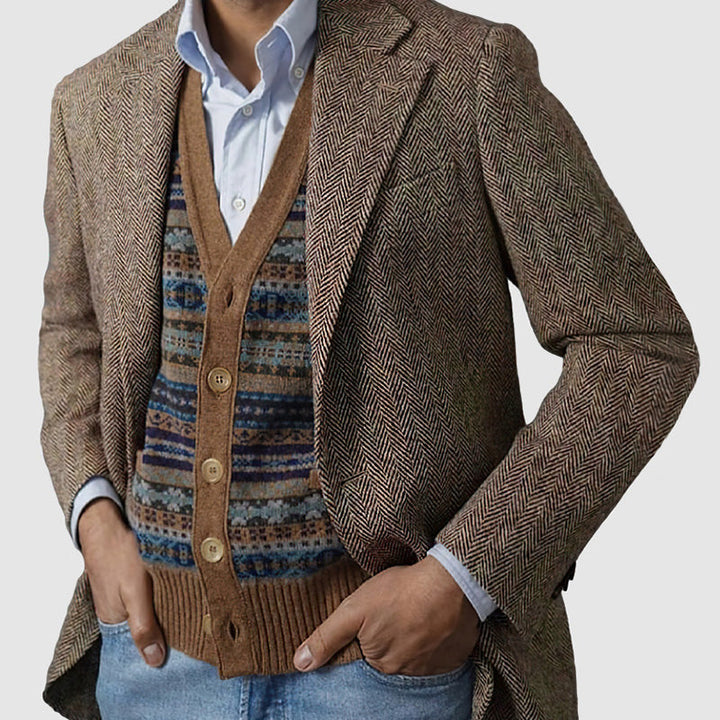 Classic elegant blazer for men with tailored slim fit and breathable fabric, ideal for autumn days.