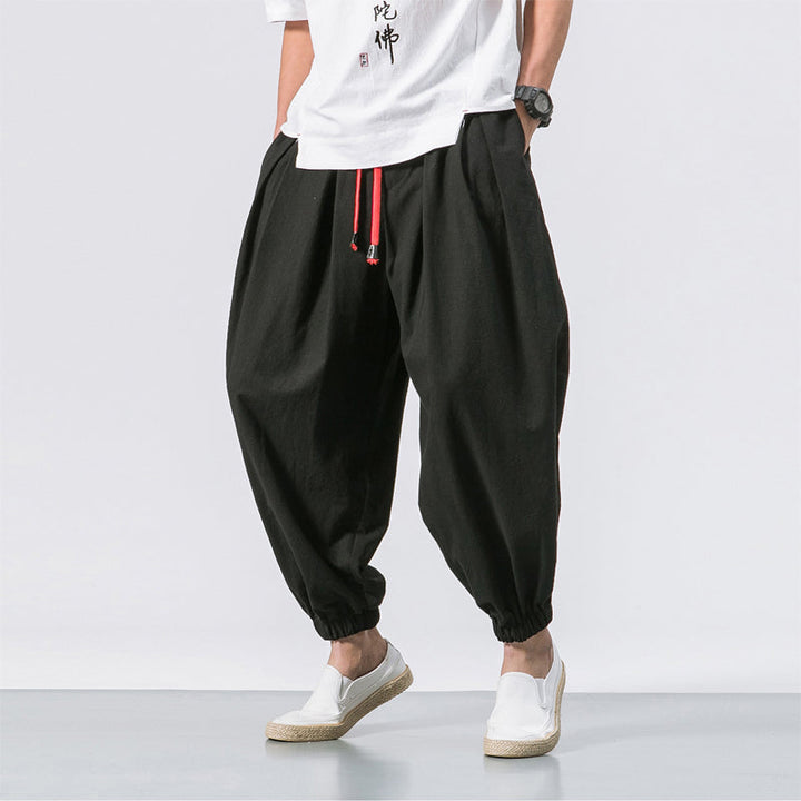 Comfortable linen pants for men with breathable fabric and relaxed fit, ideal for stylish autumn days.