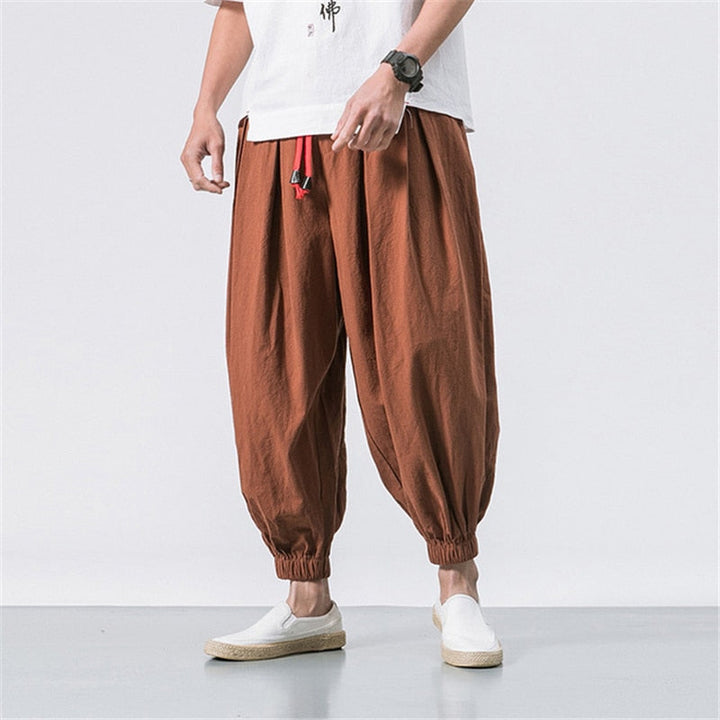 Comfortable linen pants for men with breathable fabric and relaxed fit, ideal for stylish autumn days.