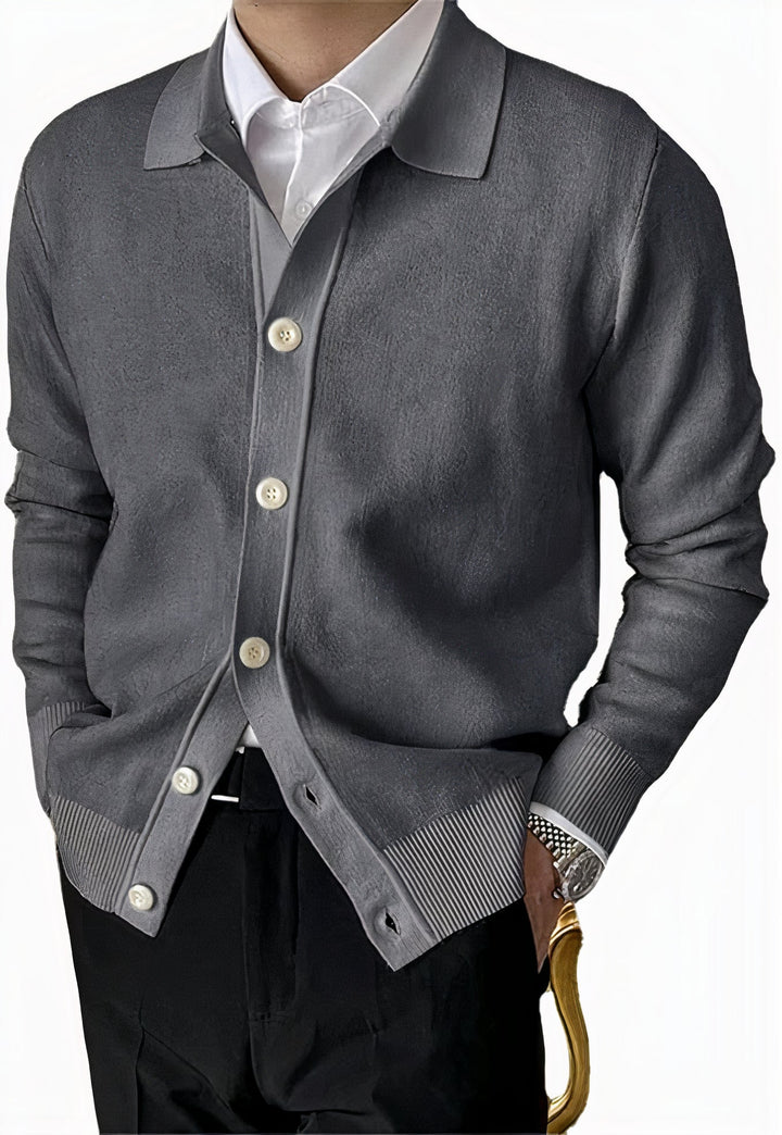 Elegant cardigan for men with soft knit fabric and classic design, ideal for stylish and cozy autumn days.