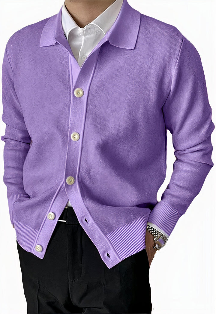 Elegant cardigan for men with soft knit fabric and classic design, ideal for stylish and cozy autumn days.