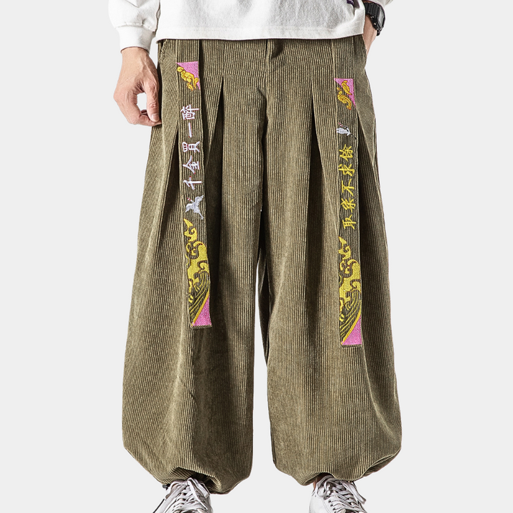 High-quality corduroy trousers with breathable fabric and a relaxed fit, perfect for summer and autumn days.