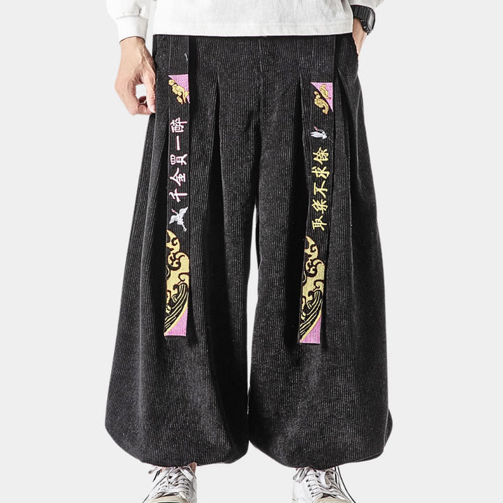 High-quality corduroy trousers with breathable fabric and a relaxed fit, perfect for summer and autumn days.