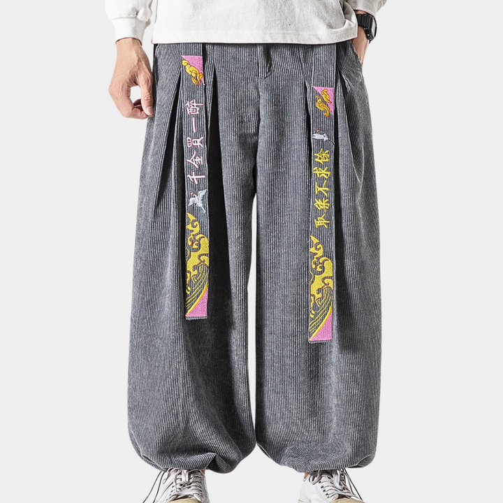 High-quality corduroy trousers with breathable fabric and a relaxed fit, perfect for summer and autumn days.