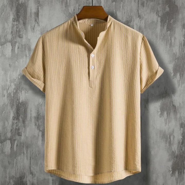 Luxurious summer shirt for men with sleek design and breathable fabric, perfect for warm days.


3/3








