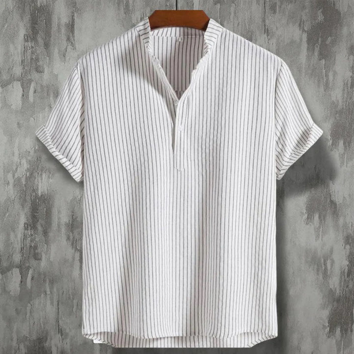 Luxurious summer shirt for men with sleek design and breathable fabric, perfect for warm days.


3/3








