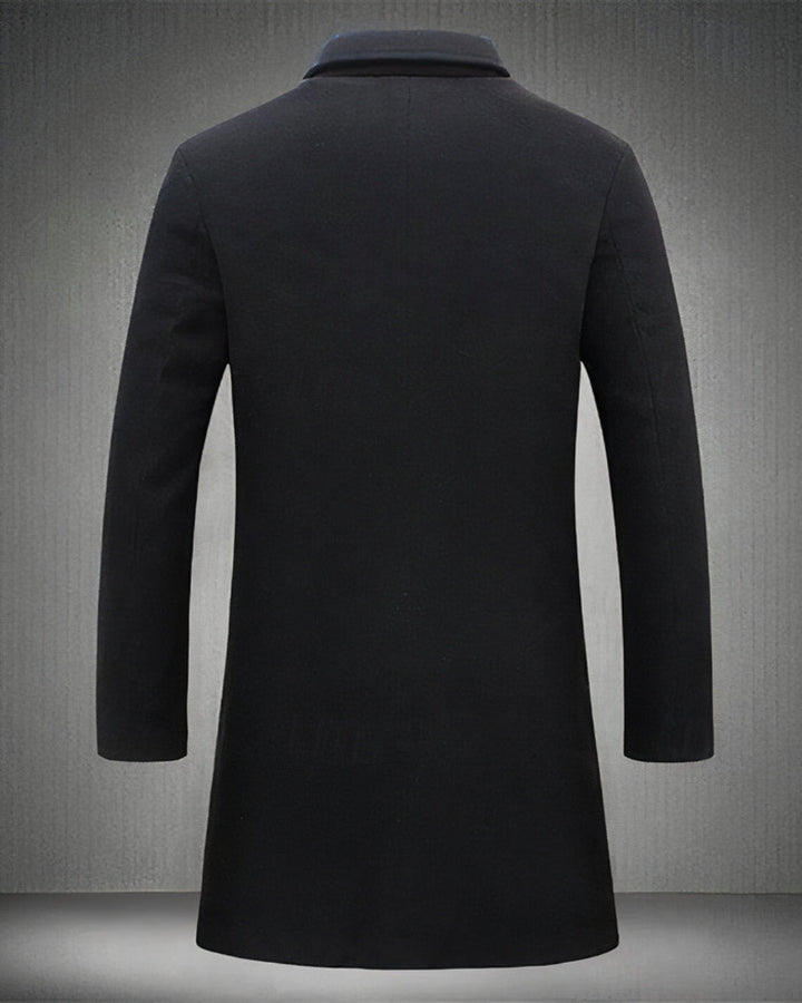  Luxurious trench coat for men with tailored fit and wind-resistant fabric