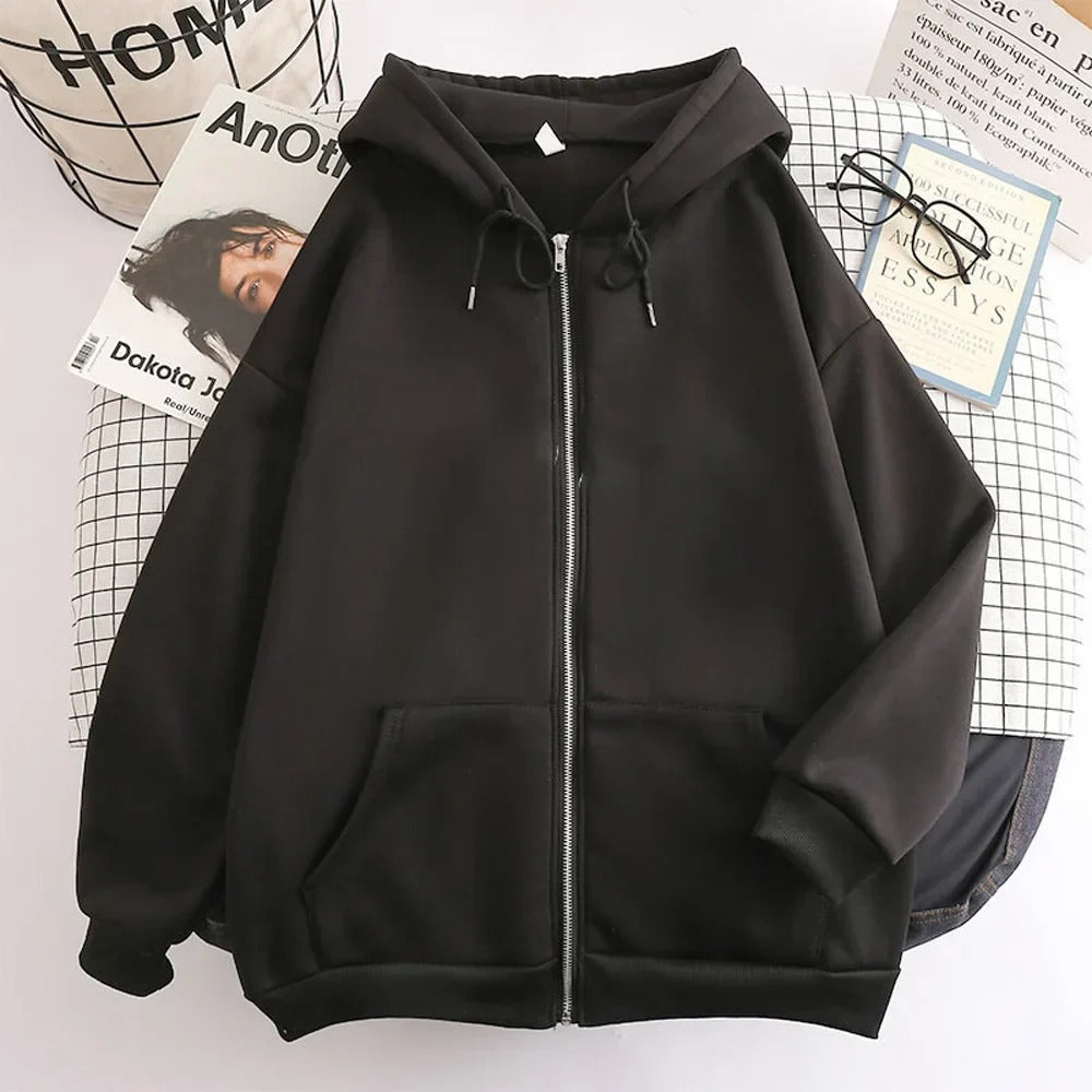 Men's casual hooded sweater ideal for Autumn days, combining cozy warmth and relaxed streetwear style.