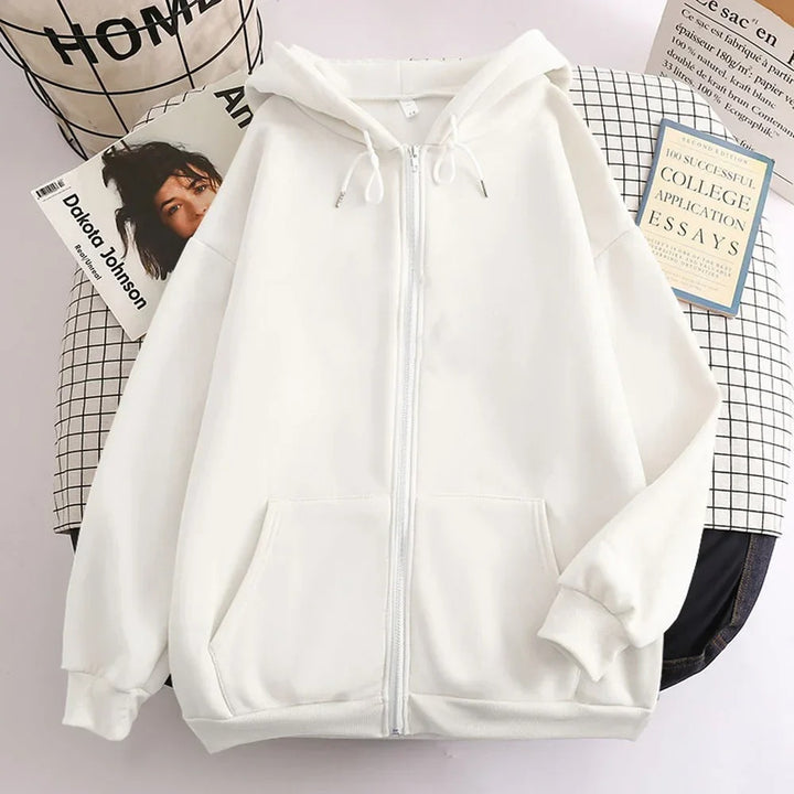 Men's casual hooded sweater ideal for Autumn days, combining cozy warmth and relaxed streetwear style.