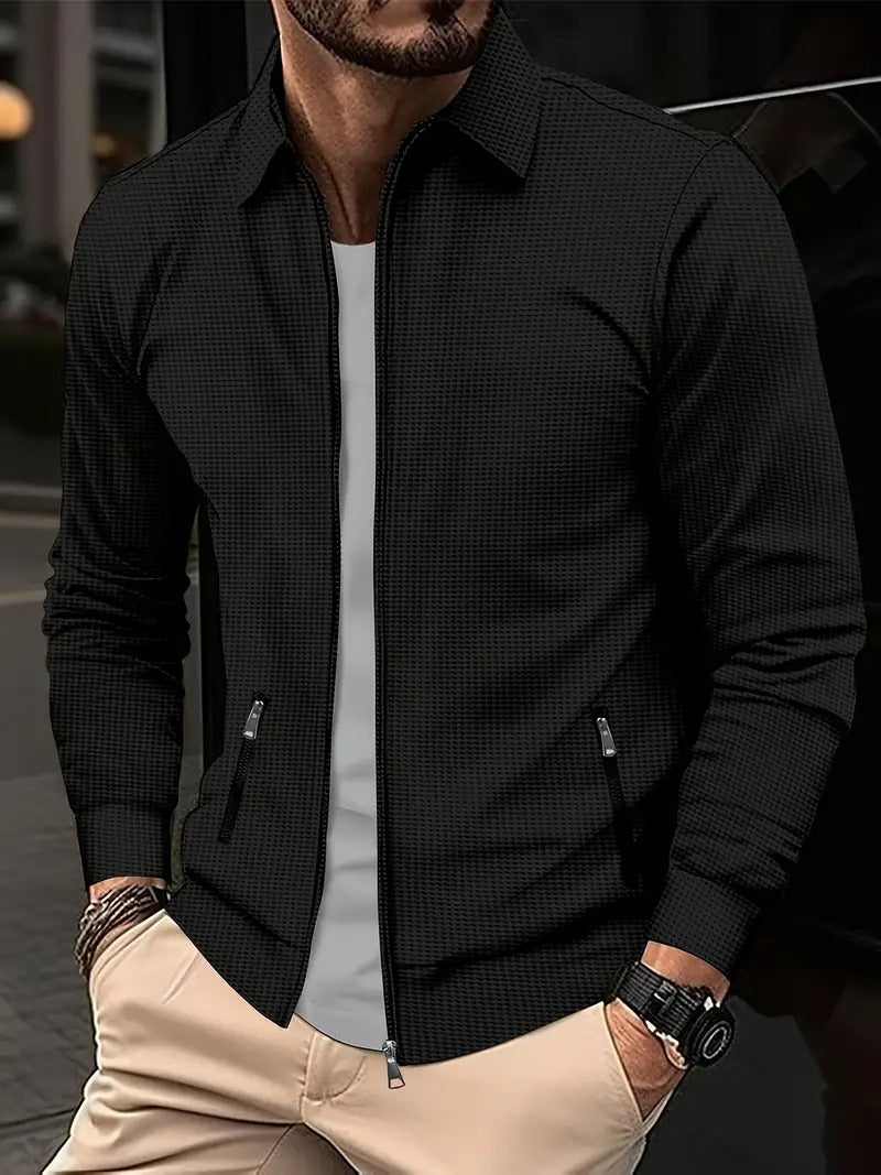  Men's lightweight casual jacket perfect for Autumn days, featuring breathable fabric and a modern fit.








