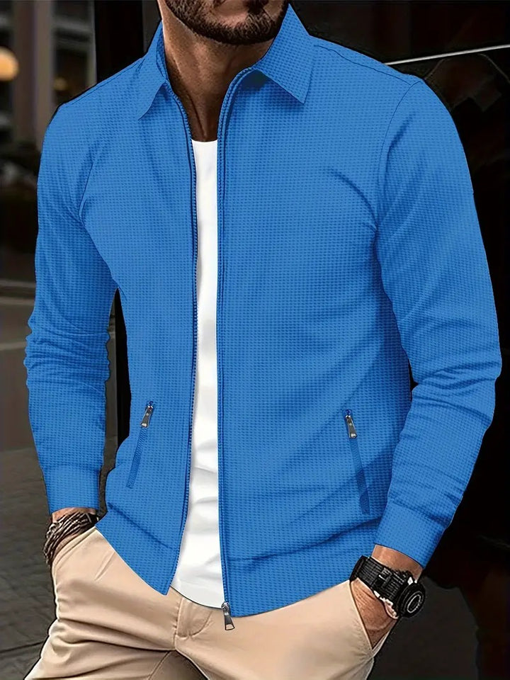  Men's lightweight casual jacket perfect for Autumn days, featuring breathable fabric and a modern fit.








