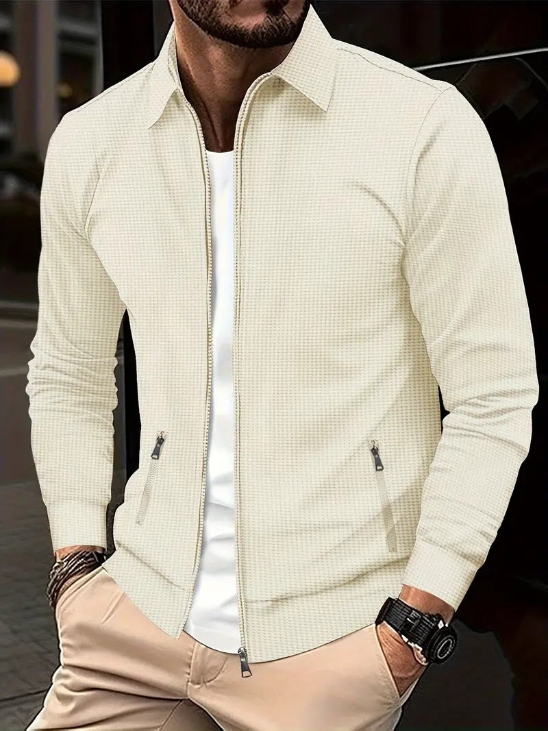  Men's lightweight casual jacket perfect for Autumn days, featuring breathable fabric and a modern fit.








