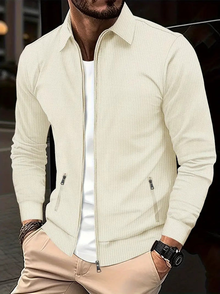  Men's lightweight casual jacket perfect for Autumn days, featuring breathable fabric and a modern fit.








