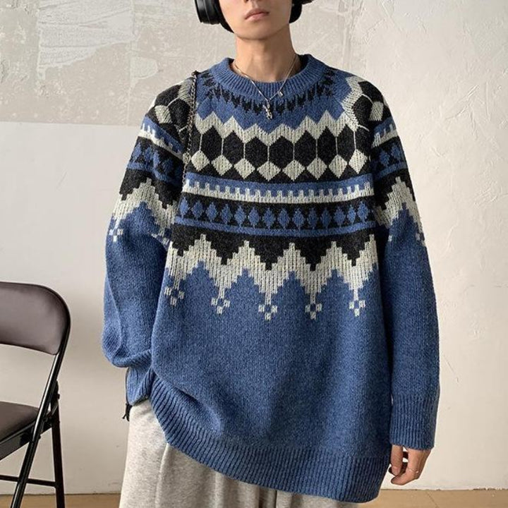 Men's vintage-style warm sweater with soft fabric and relaxed fit, ideal for cozy Autumn days.