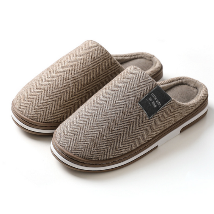 Minimalist men's slippers with soft cushioned insole and slip-on design, ideal for comfort during Autumn days.