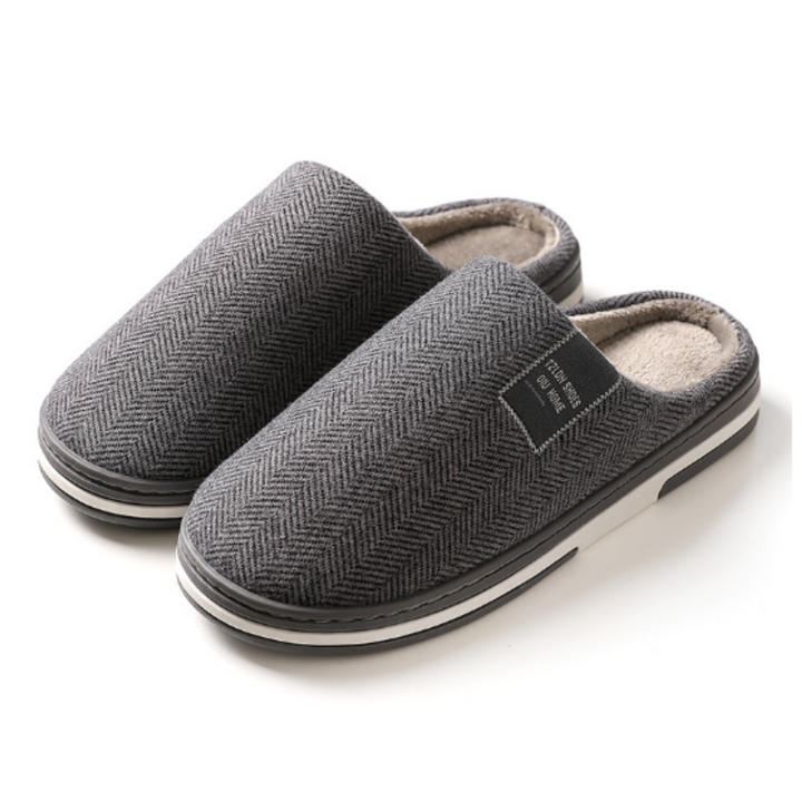 Minimalist men's slippers with soft cushioned insole and slip-on design, ideal for comfort during Autumn days.