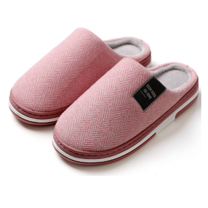 Minimalist men's slippers with soft cushioned insole and slip-on design, ideal for comfort during Autumn days.