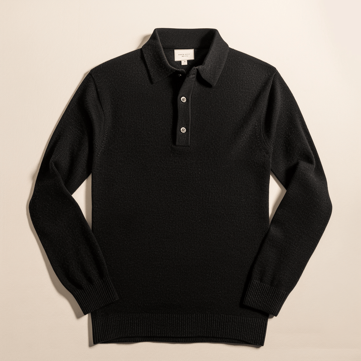 Modern warm sweater for men with soft thermal fabric and slim fit, perfect for stylish autumn days.








