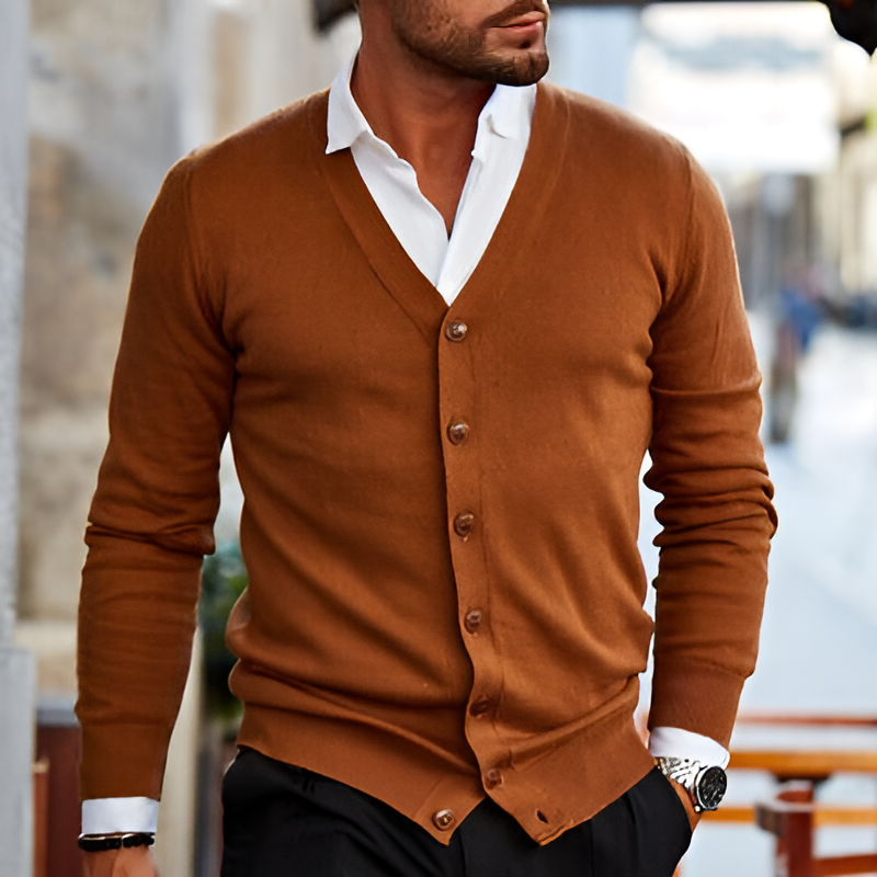 Men's premium elegant cardigan for autumn, offering warmth and style.