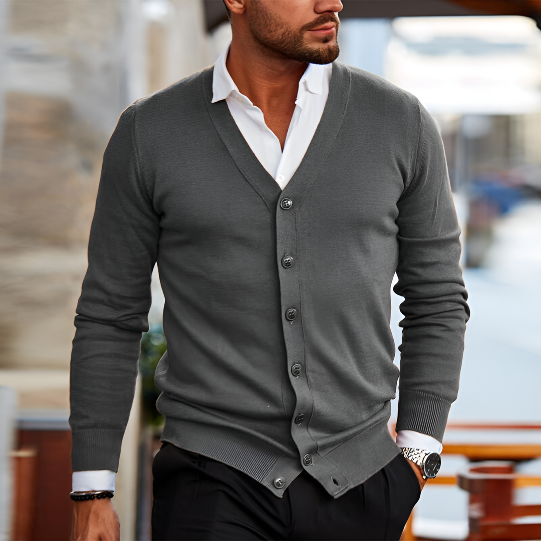 Men's premium elegant cardigan for autumn, offering warmth and style.