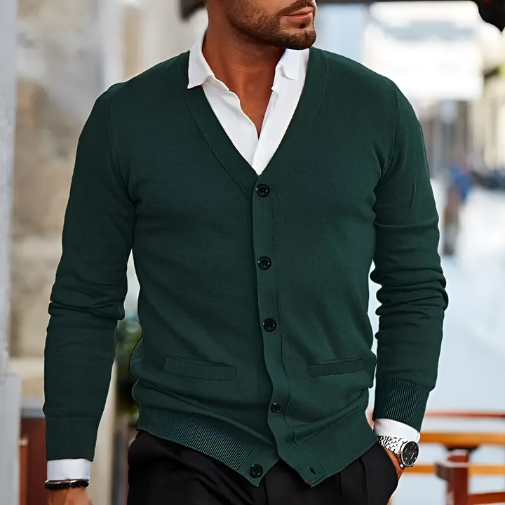 Men's premium elegant cardigan for autumn, offering warmth and style.