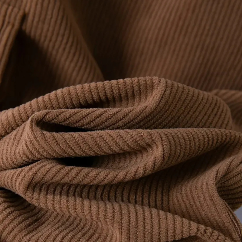 Relaxed cargo pants for men offering comfort, practicality, and versatile style for autumn days.
