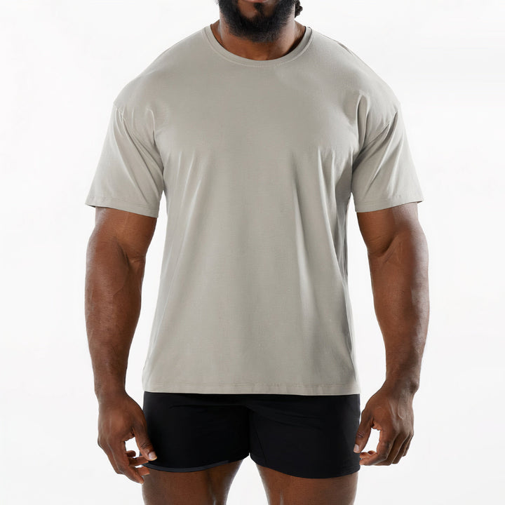 Basic summer t-shirt for men with breathable, lightweight fabric, offering comfort and effortless style for warm days.








