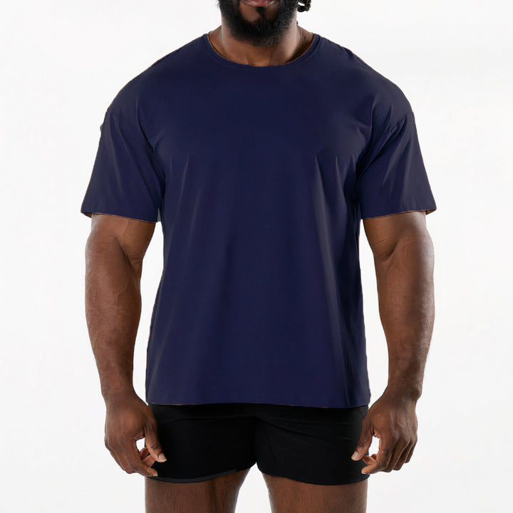 Basic summer t-shirt for men with breathable, lightweight fabric, offering comfort and effortless style for warm days.








