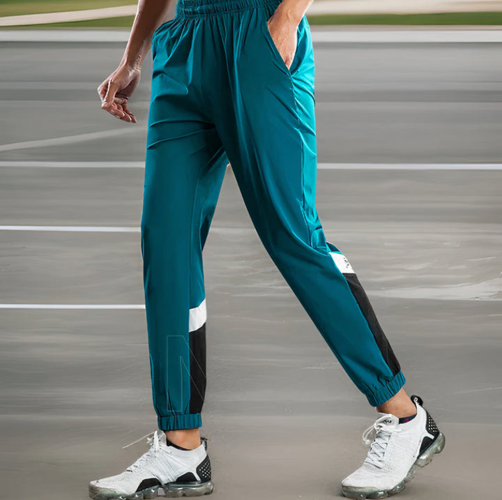 Breathable men's summer pants with a lightweight fabric and relaxed fit, ideal for keeping cool and stylish on warm days.