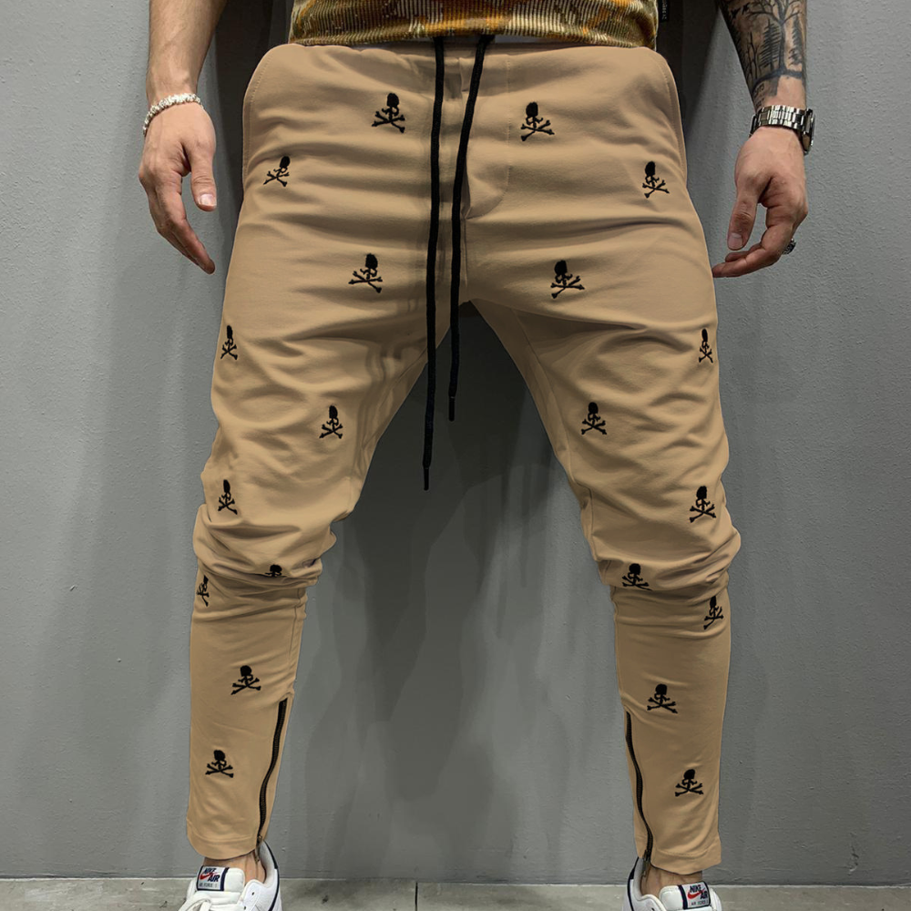 Casual men's joggers made from breathable, lightweight fabric, perfect for summer comfort.







