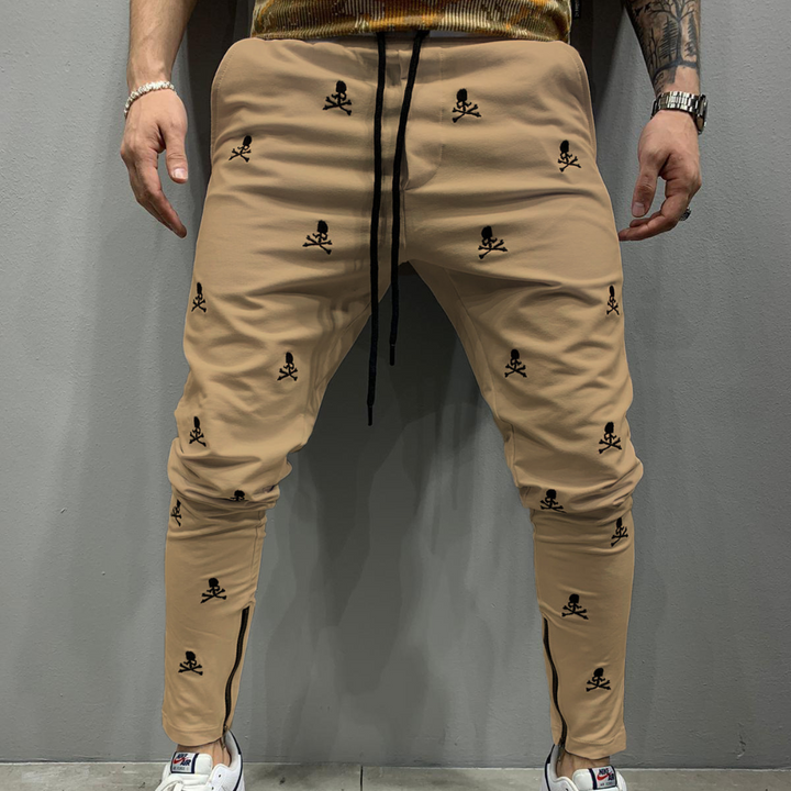 Casual men's joggers made from breathable, lightweight fabric, perfect for summer comfort.







