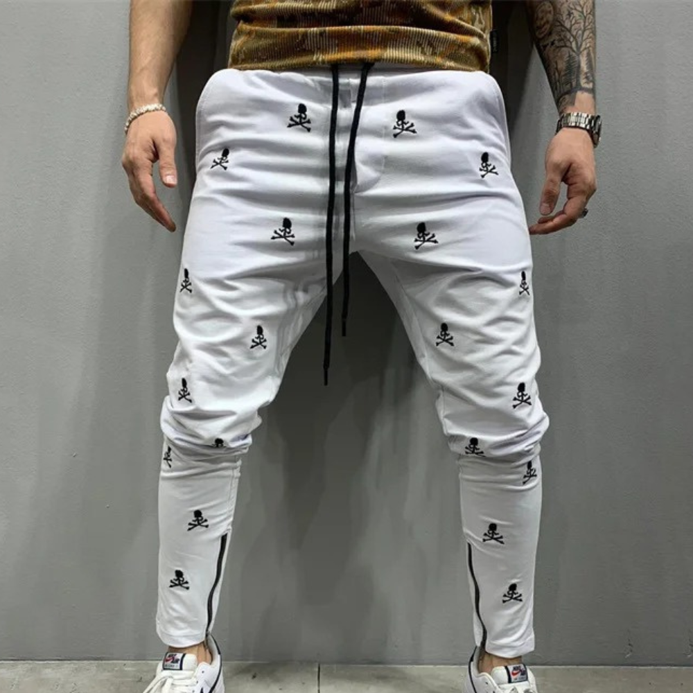 Casual men's joggers made from breathable, lightweight fabric, perfect for summer comfort.







