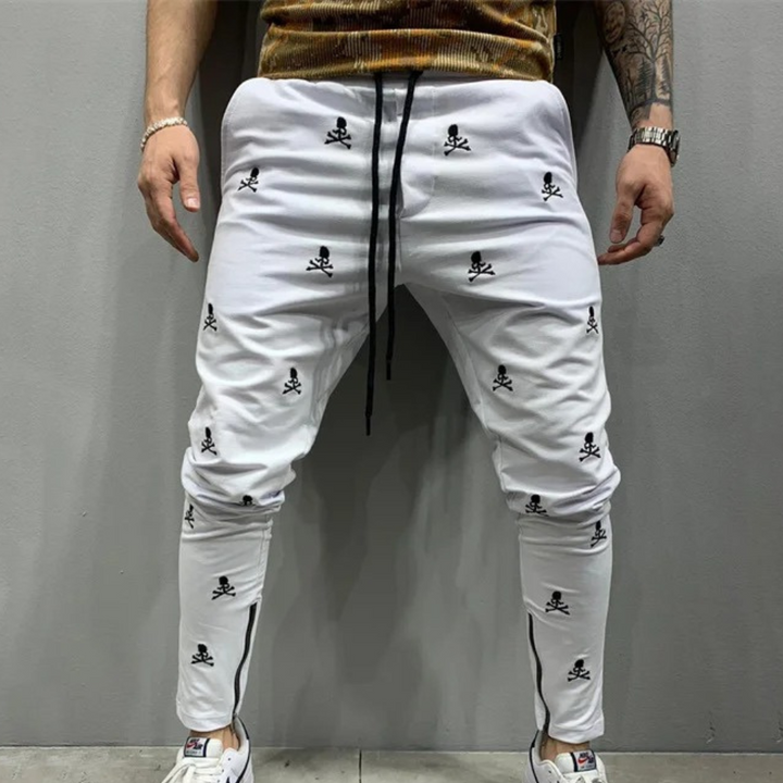 Casual men's joggers made from breathable, lightweight fabric, perfect for summer comfort.







