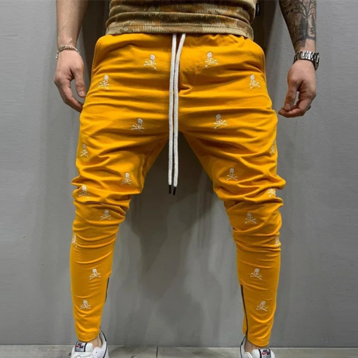 Casual men's joggers made from breathable, lightweight fabric, perfect for summer comfort.







