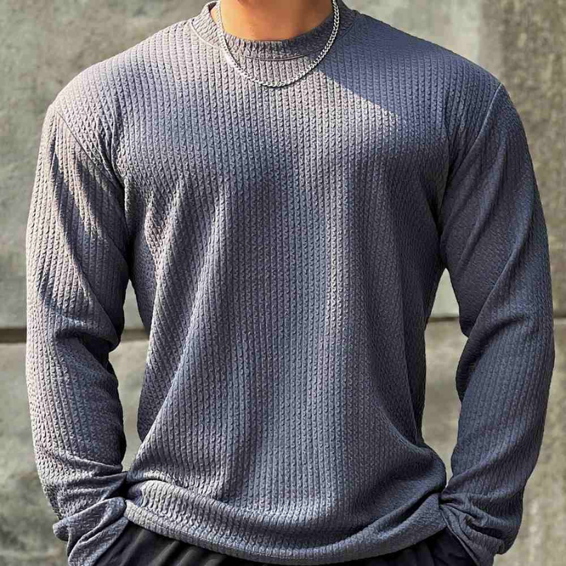 Casual sweater for men with a relaxed fit, ideal for autumn days and everyday comfort.