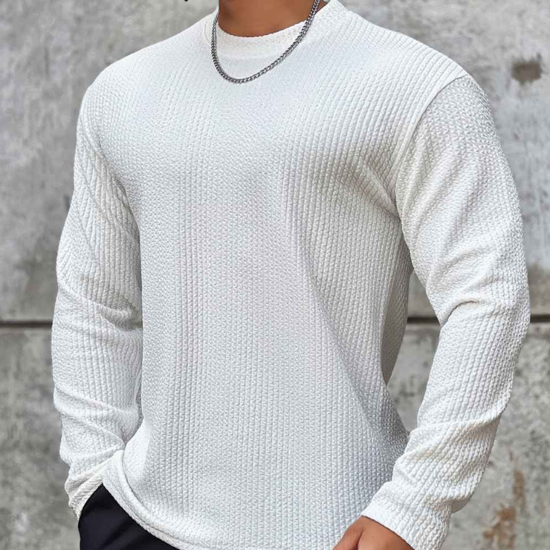 Casual sweater for men with a relaxed fit, ideal for autumn days and everyday comfort.