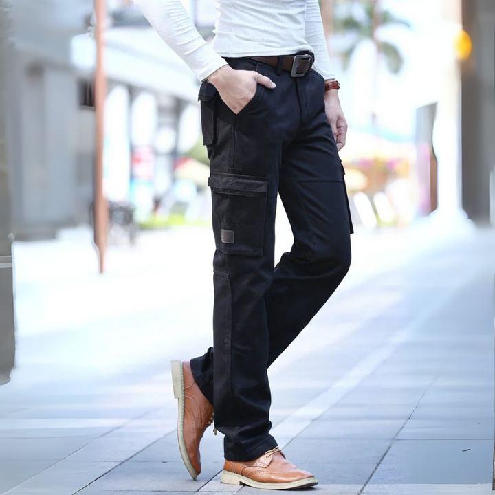 Casual summer cargo pants for men with a breathable, lightweight design and multiple pockets, ideal for warm-weather activities.







