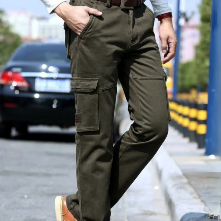 Casual summer cargo pants for men with a breathable, lightweight design and multiple pockets, ideal for warm-weather activities.







