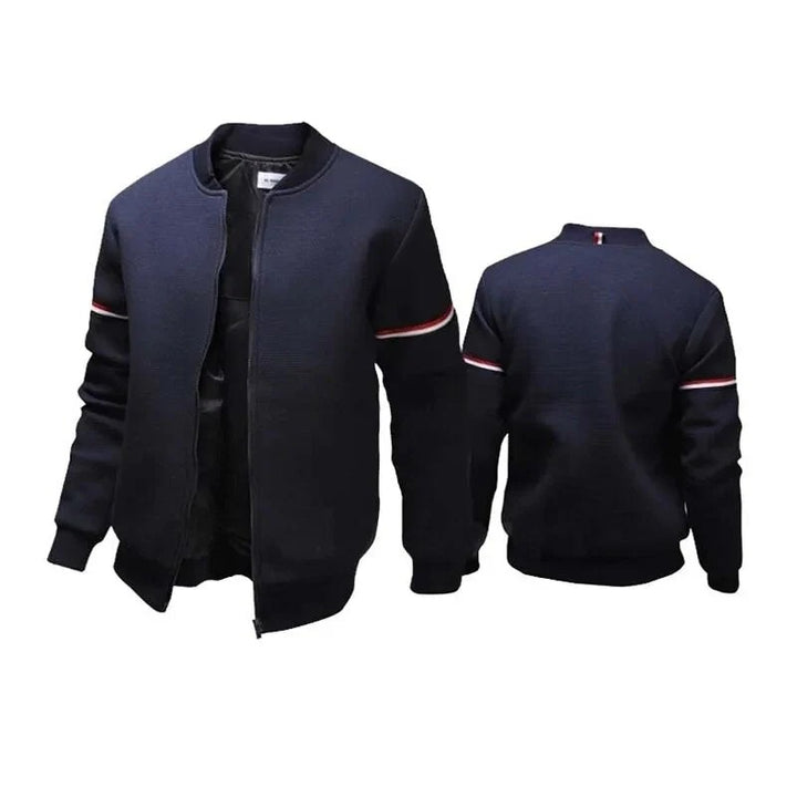 Classic casual jacket for men, featuring a timeless design and premium craftsmanship, ideal for autumn days.







