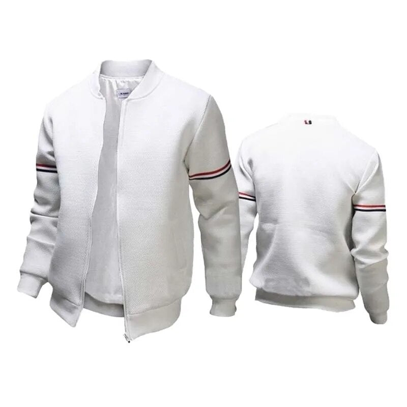 Classic casual jacket for men, featuring a timeless design and premium craftsmanship, ideal for autumn days.







