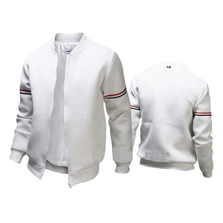 Classic casual jacket for men, featuring a timeless design and premium craftsmanship, ideal for autumn days.








