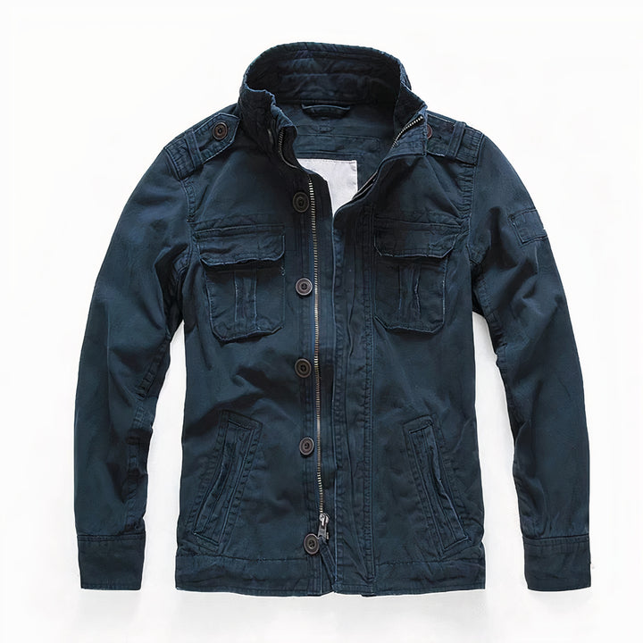 Classic denim jacket for men with a timeless and versatile design, perfect for autumn days.







