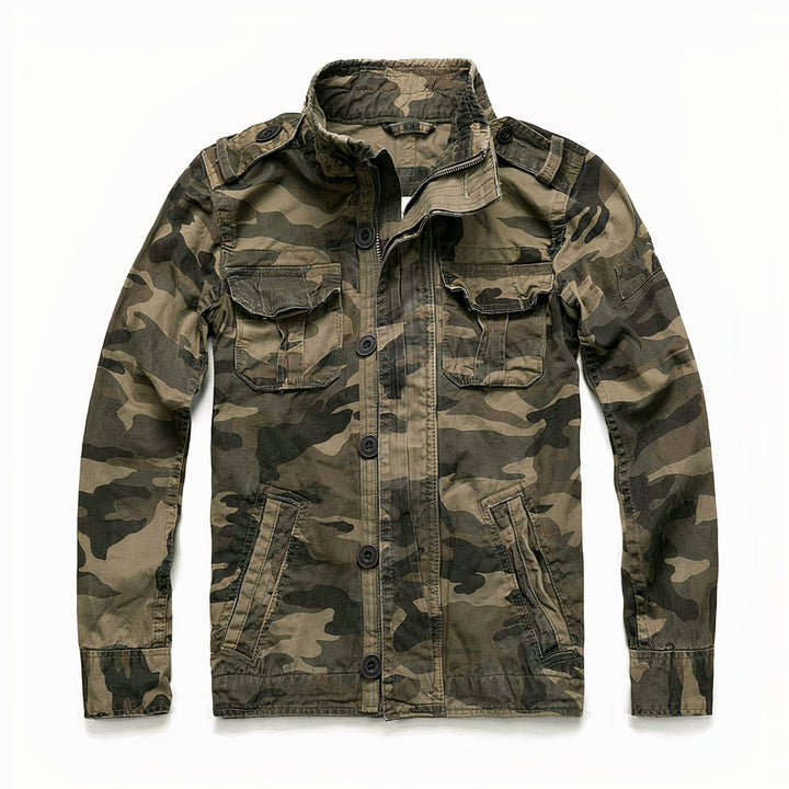 Classic denim jacket for men with a timeless and versatile design, perfect for autumn days.







