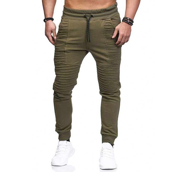 Classic slim-fit summer pants for men, featuring breathable fabric and a modern tailored fit for warm-weather style.