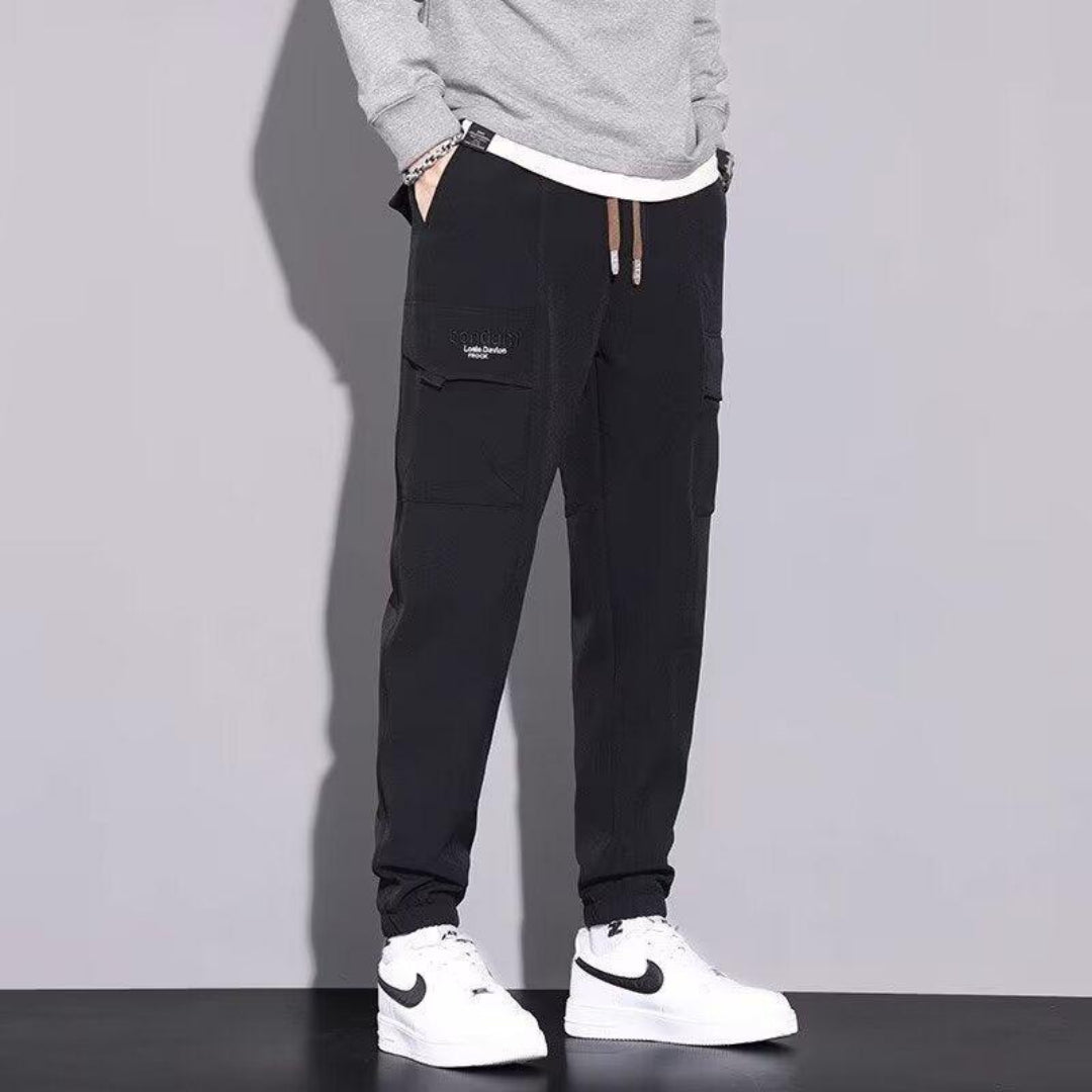 Classic summer cargo pants for men with a lightweight, breathable design, ideal for warm days.









