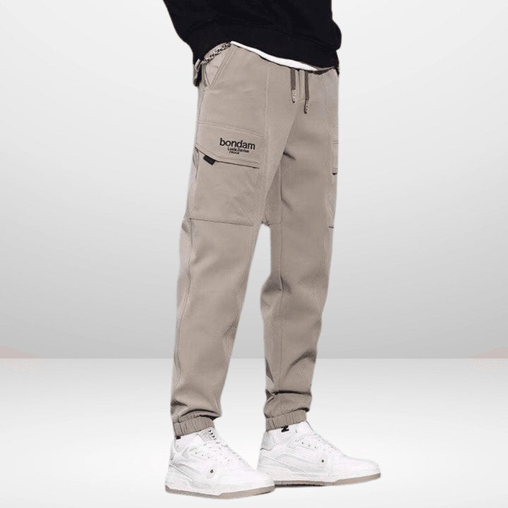 Classic summer cargo pants for men with a lightweight, breathable design, ideal for warm days.








