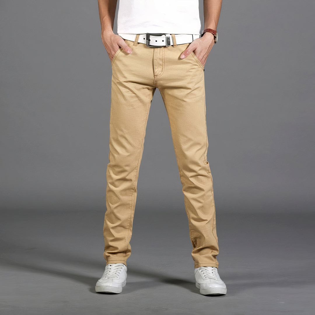  Classic summer pants for men made from breathable, lightweight fabric, offering comfort and style for warm days.